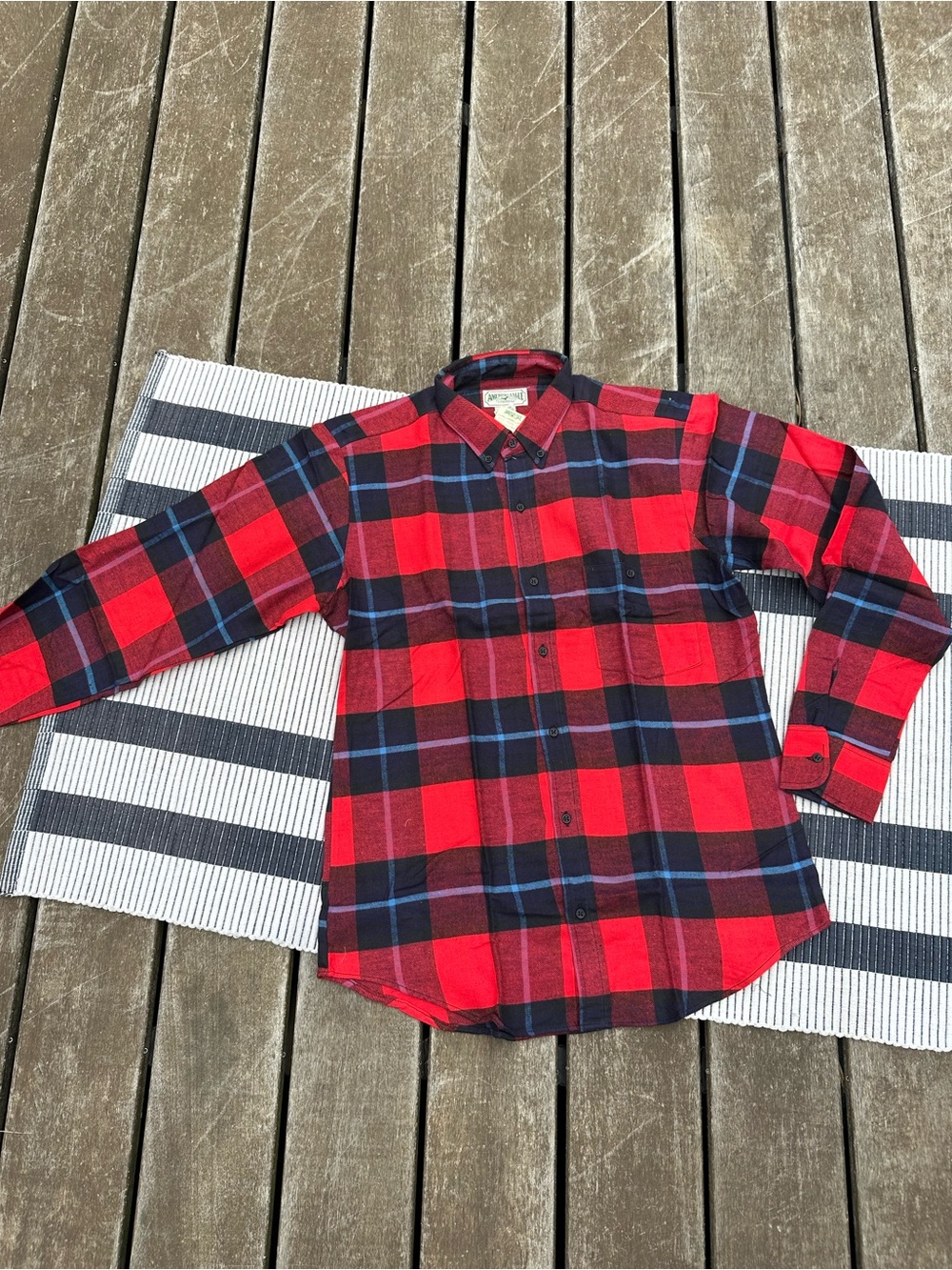 Vintage American Eagle Red Plaid Button-Down Shirt - Classic Men's Flannel